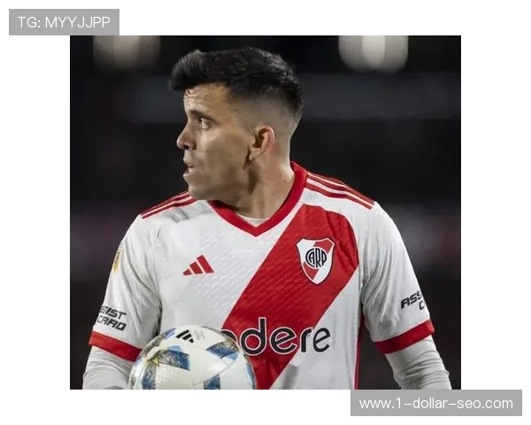 阿库尼亚边后卫风格稳健，攻防表现持续提升